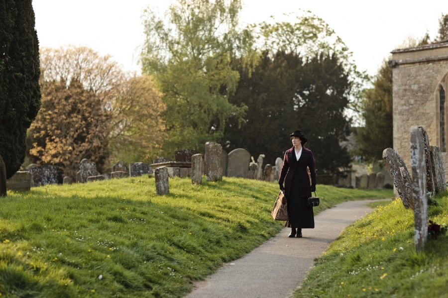 Vera Bates au cimetière