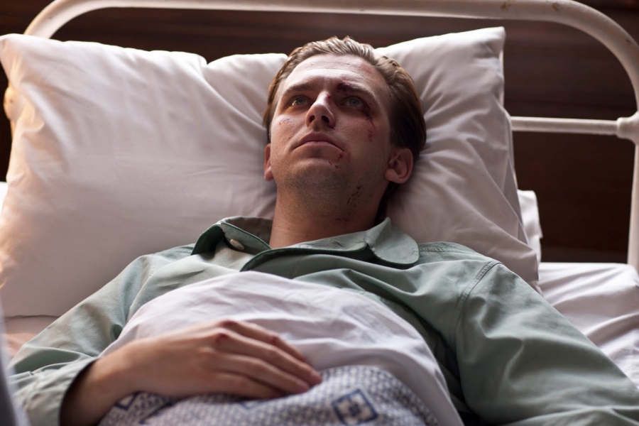 Matthew Crawley (Dan Stevens) sur son lit d'hôpital