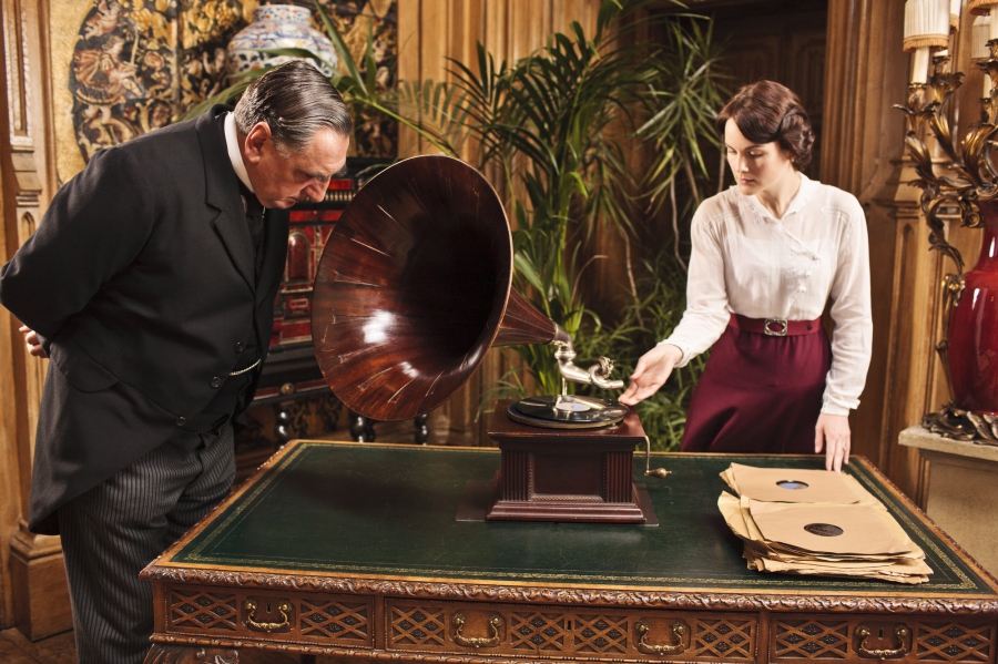 Mary et Carson découvrent le mégaphone