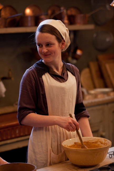 Daisy (Sophie McShera) en cuisine