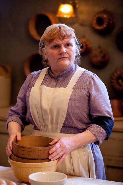 Mme Patmore (Lesley Nicol)