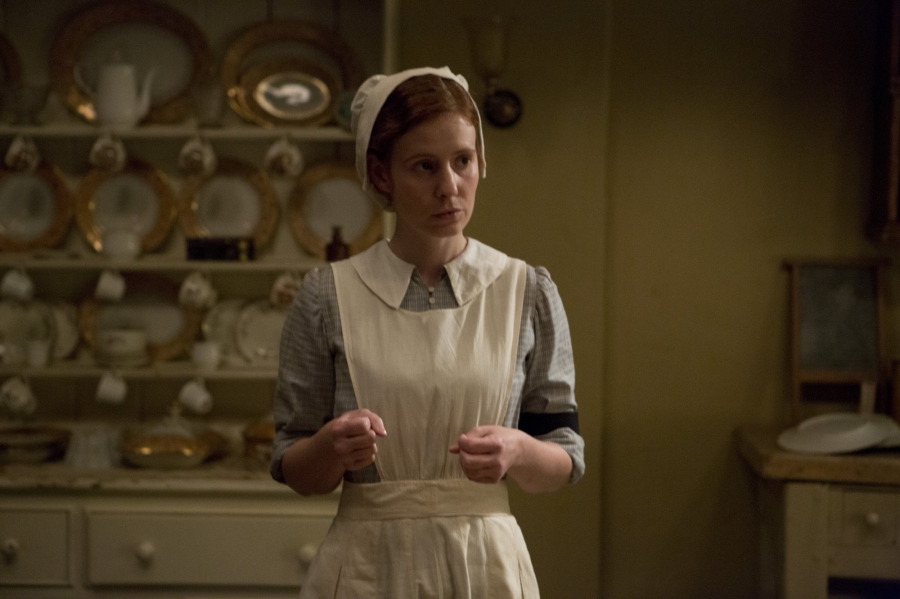 Ethel (Amy Nuttall) en tenue de cuisinière